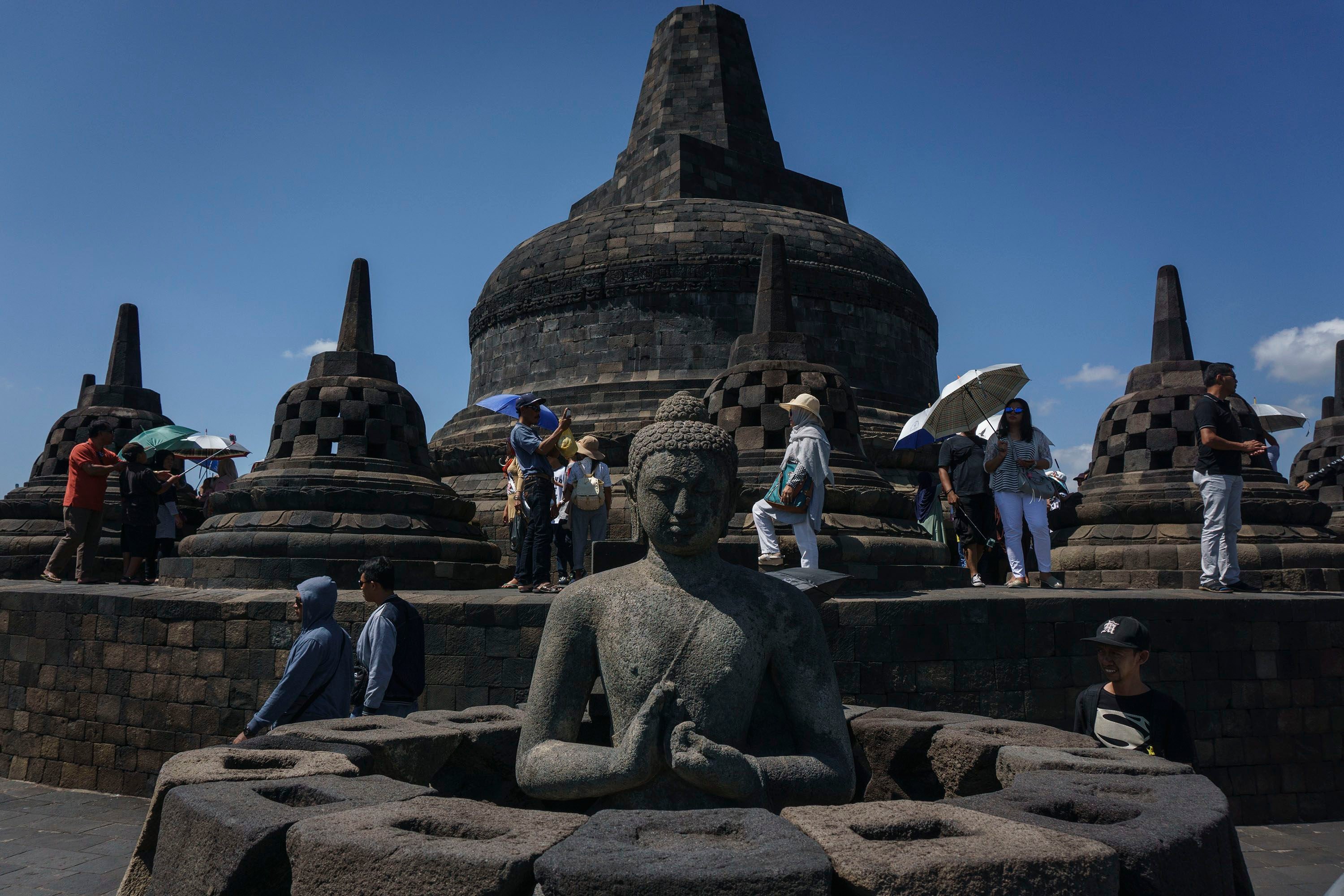 Pelancong Wisata Nusantara: Roda Penggerak Pariwisata